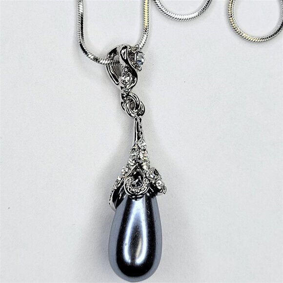 SILVERY Grey Pearl Teardrop Pendant Necklace and Chain - Picture 7 of 11